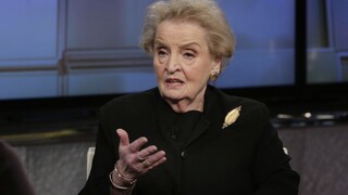Spojené štáty sa musia naďalej angažovať vo svete, tvrdí Albrightová