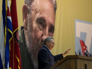 Budú sa snažiť ukončiť našu socialistickú revolúciu, varoval Castro pred USA