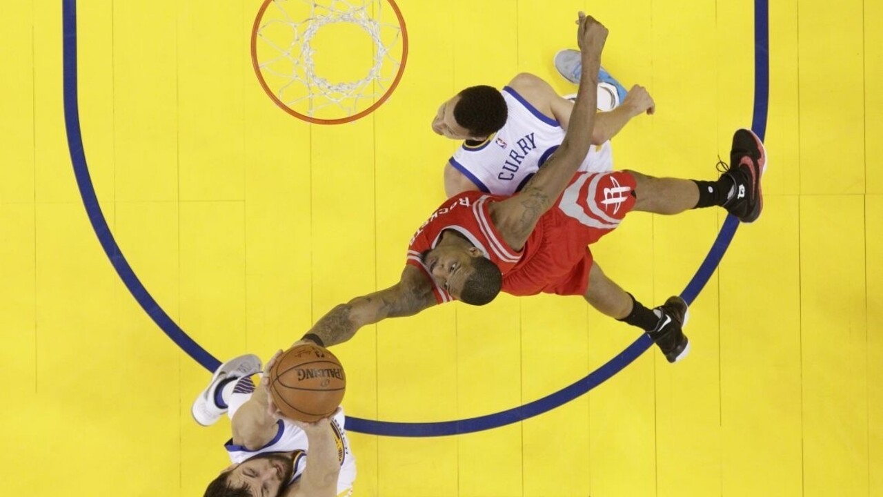 Golden State Warriors doma dominovali, Curry si poranil členok