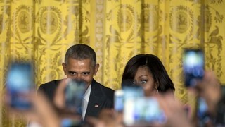 Koľko zarábajú Obamovci? Len na daniach zaplatili desaťtisíce