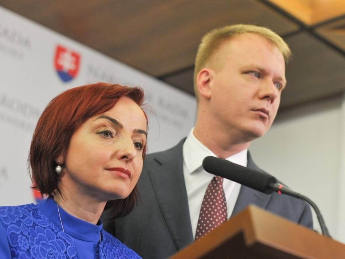 Opoziční poslanci založili Klub priateľov transparentnosti