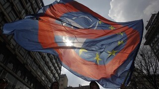 Srbsko čakajú parlamentné voľby, veľkú šancu majú ultranacionalisti