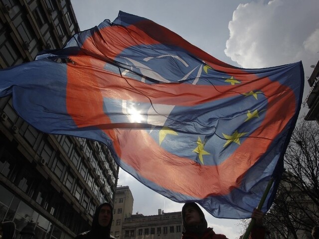 Srbsko čakajú parlamentné voľby, veľkú šancu majú ultranacionalisti