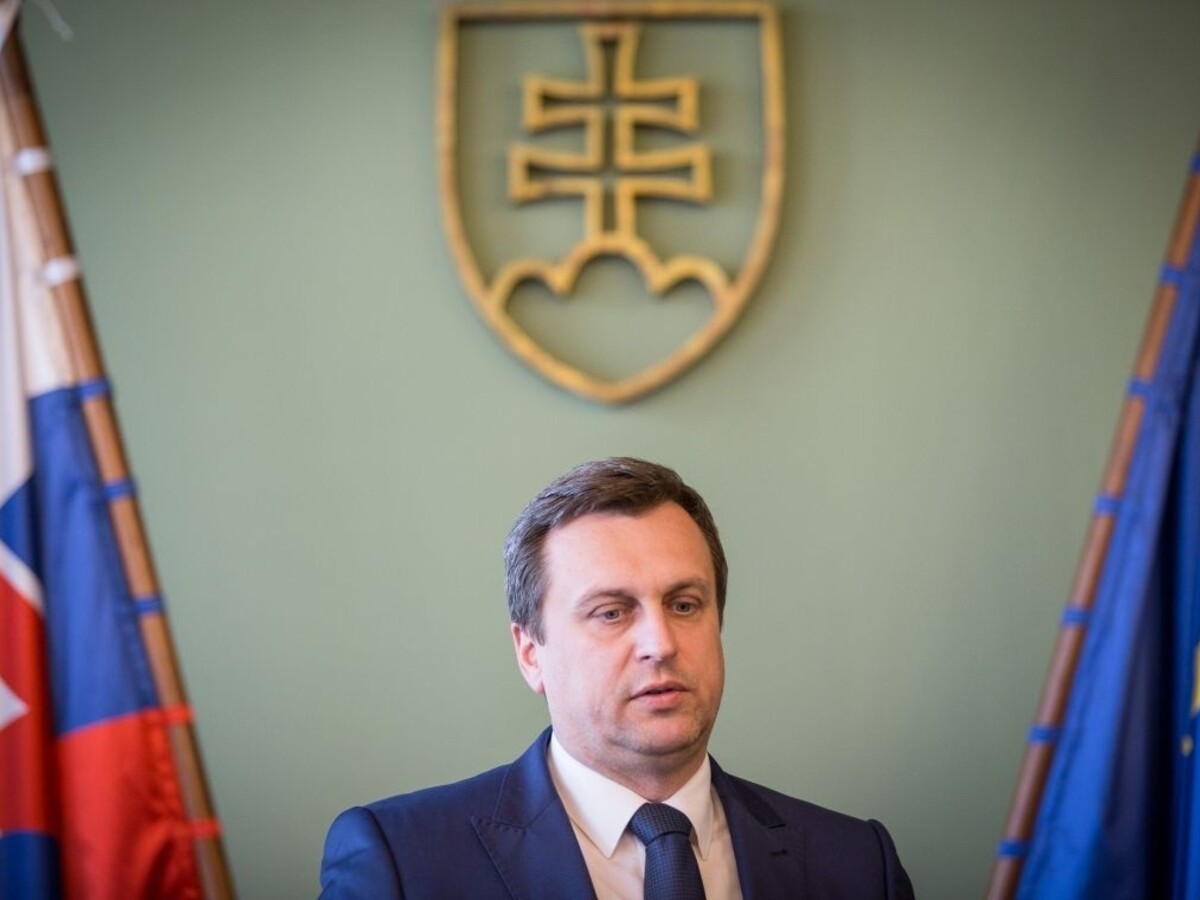 Zdravotné ťažkosti má po Ficovi aj Danko, nevylučujú operáciu