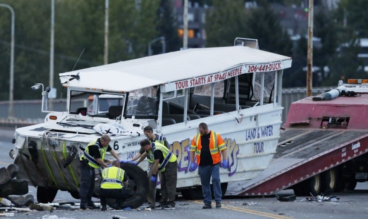 seattle_tour_bus_crash-bc106a1849fc4e529ccb01682285a46a.jpg