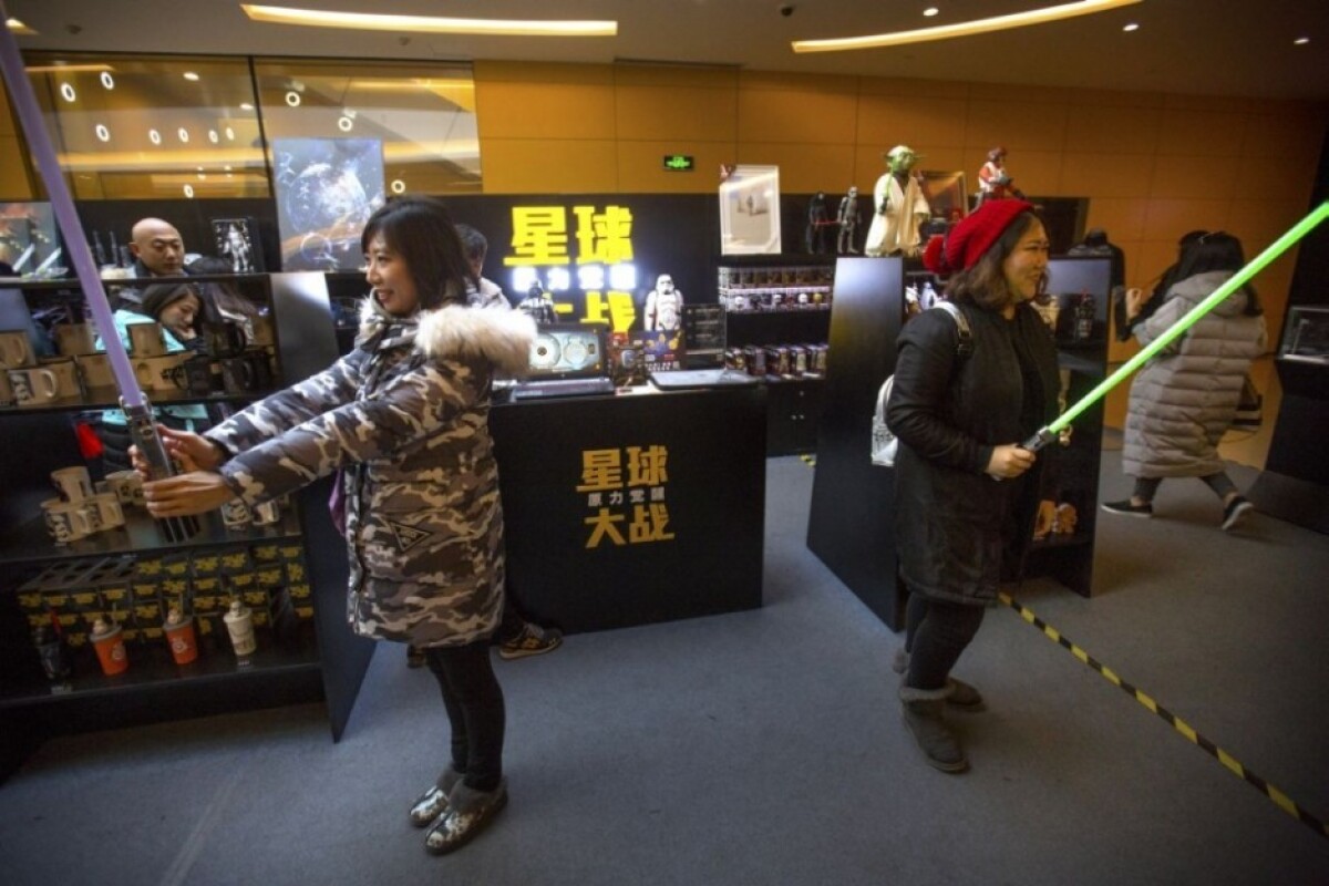 china_star_wars-139e66a918d44eb9bcb5ad5ef28cace3.jpg
