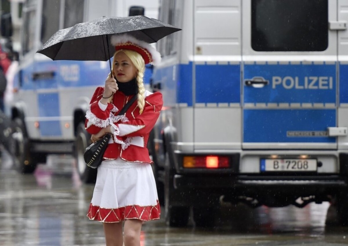 germany_cologne_carnival-b7b0255c0481422580e580677fc75917.jpg