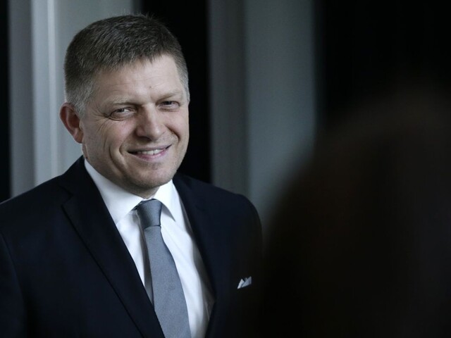 Fico sa zotavuje po operácii, nariadili mu rehabilitáciu
