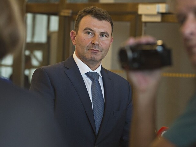 O kauze Bašternák rokovali do polnoci, Imrecze umožní nahliadnuť do zmlúv