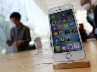 Applu po trinástich rokoch klesli tržby, o iPhone je menší záujem