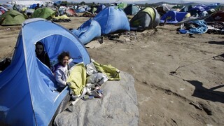 Austrália príde o kontroverzný utečenecký tábor v Melanézii