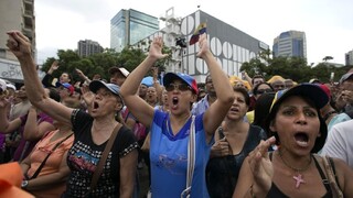 Dvojdenný pracovný týždeň i hlad. Venezuelu ochromuje kríza