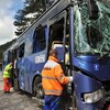 V Rajeckých Tepliciach skončil autobus v priekope, hlásia zranených