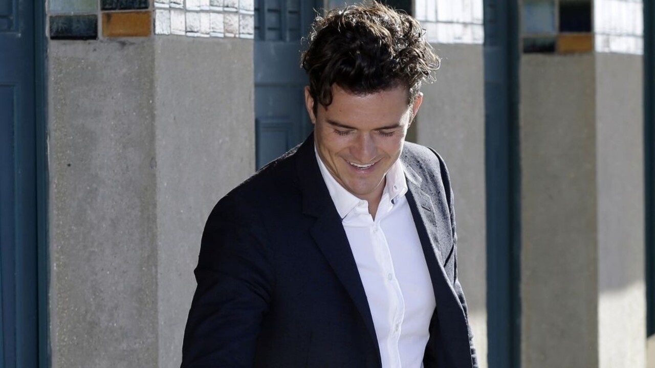 Orlando Bloom pricestoval do Donbasu a stretol sa s deťmi z konfliktných oblastí