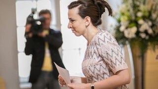 Poslankyňu nevpustili do parlamentnej sály, mala so sebou bábätko