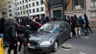 Vo Francúzsku protestovali desaťtisíce ľudí, zasahovala aj polícia