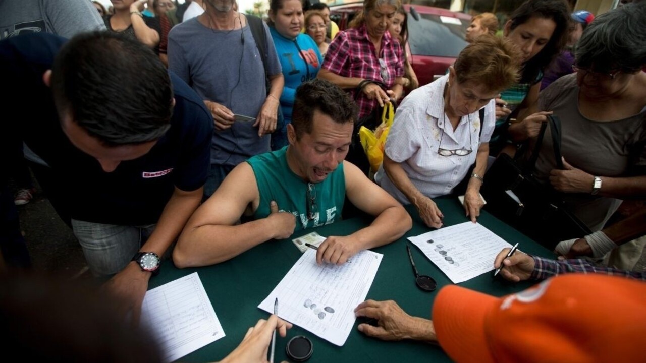 Venezuelčania majú toho dosť. Požadujú referendum o odvolaní Madura