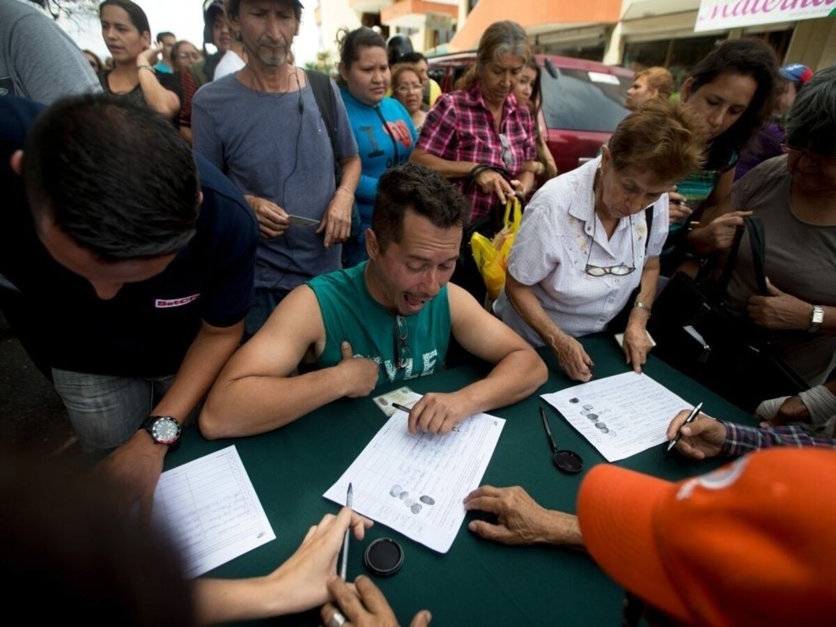 Venezuelčania majú toho dosť. Požadujú referendum o odvolaní Madura