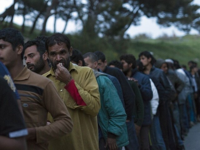 Migranti hľadajú novú trasu. Má viesť cez Česko, varuje odborník