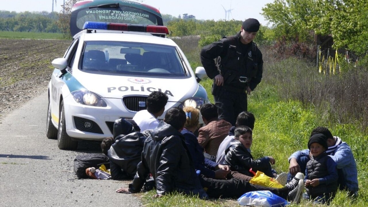 Polícia zadržala pri hraniciach niekoľko cudzincov