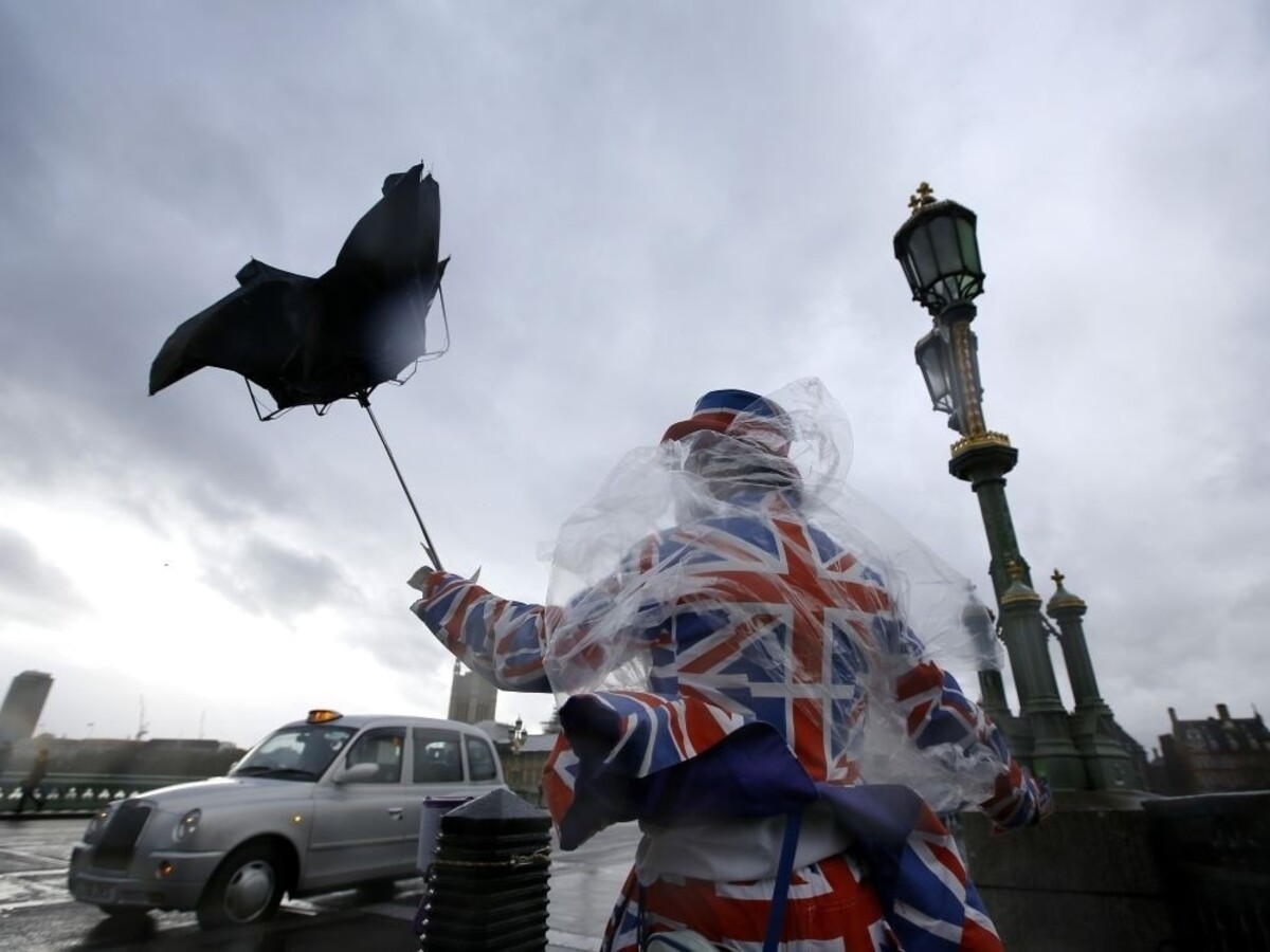 S&P potvrdila rating Británie na úrovni AAA s negatívnym výhľadom