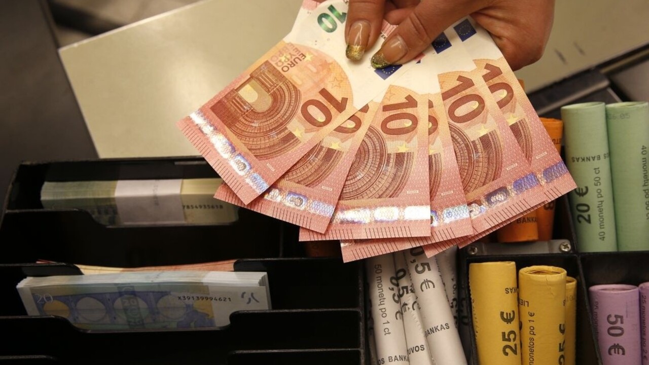 euro peniaze bankovky ekonomika ilu 1140 px (SITA/AP)