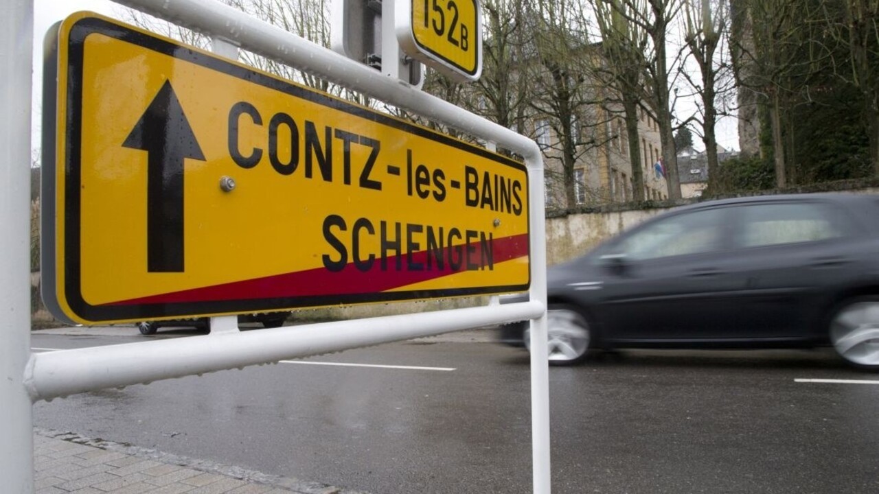Brusel vyčíslil, koľko by stálo zrušenie schengenských hraníc
