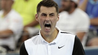 Tomic v Madride "odvracal" mečbal rukoväťou rakety
