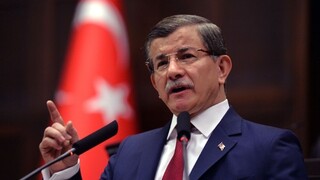 Turecký premiér po nezhodách so "sultánom" končí vo funkcii