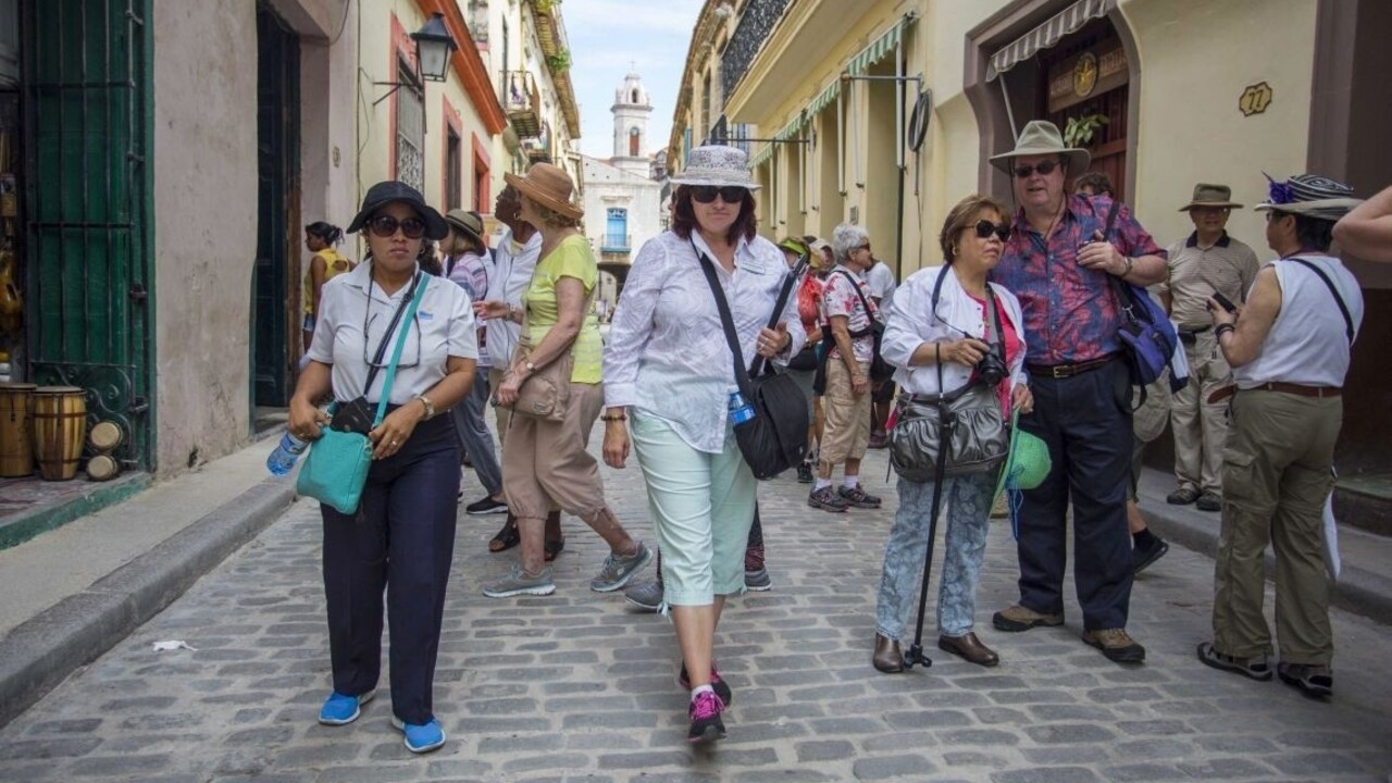 Kuba čelí invázii amerických turistov