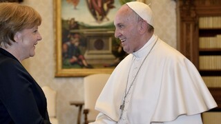 Pápež František si prevzal prestížnu cenu, ktorú získal aj Havel