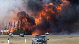 Kanadskému požiaru praje počasie, môže sa zdvojnásobiť