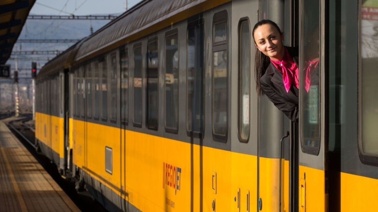 Pre meškajúce vlaky sa súdi RegioJet a ZSSK