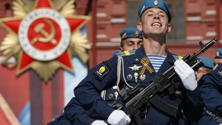 Rusi si pripomínajú víťazstvo vo vojne veľkolepou prehliadkou