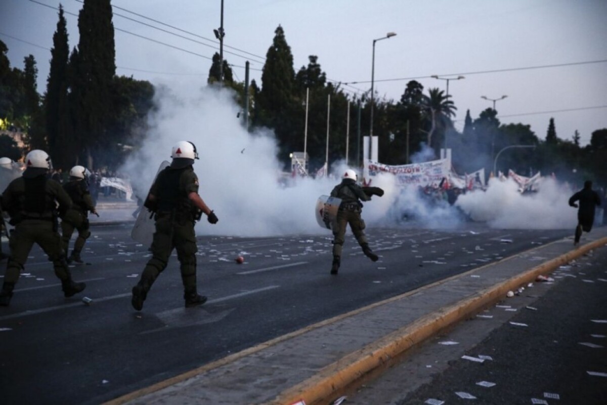 greece-bailout-9c5f655c69134e02bc077de7bd37f1ed_8f766b93.jpg