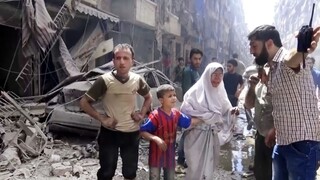 Sýria bombardovala povstaleckú dedinu, bojuje sa aj v Aleppe
