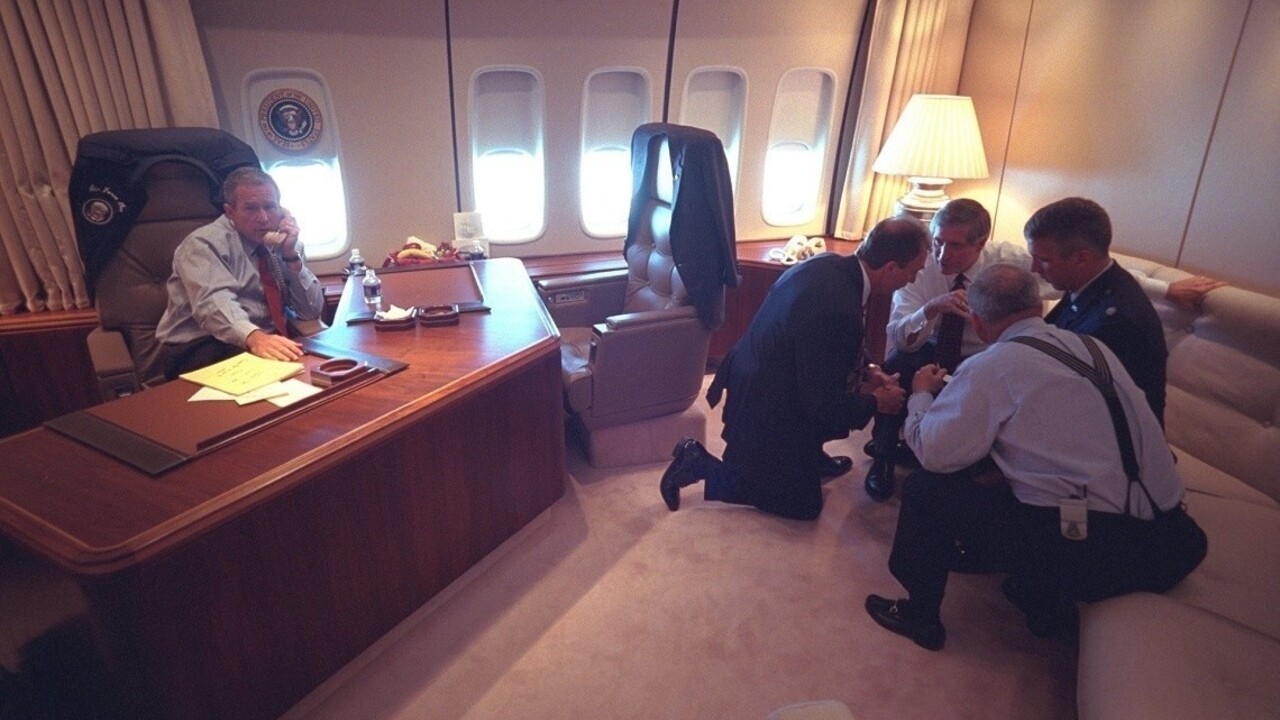 Nové fotografie ukazujú, ako reagoval Bush po útoku na Dvojičky