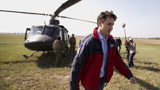 Kanadský premiér navštívil miesto ničivého požiaru, zožal aj vlnu kritiky