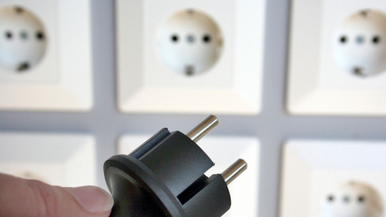 Vedci z STU uspeli v súťaži. Čo dokáže ich inteligentná zásuvka?