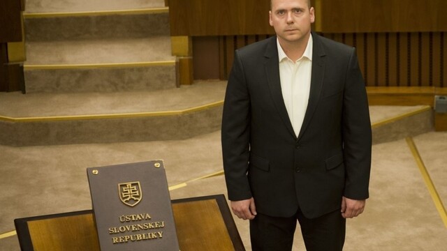 V parlamente pribudol nový poslanec, Ján Mora zložil sľub