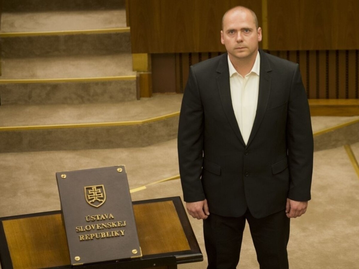 V parlamente pribudol nový poslanec, Ján Mora zložil sľub