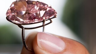 Vzácny živý ružový diamant vydražili po telefóne