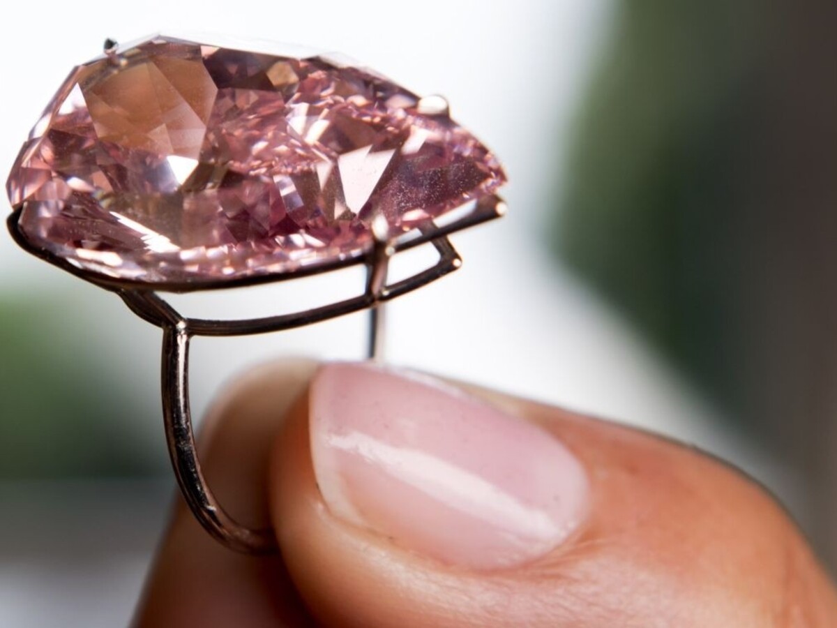 Vzácny živý ružový diamant vydražili po telefóne
