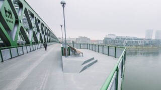 Cez bratislavský Starý most prešli prví chodci a cyklisti