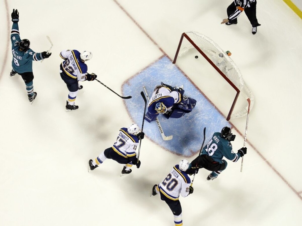 Druhý Jonesov shutout v sérii a dvojgólový Hertl, San Jose vedie