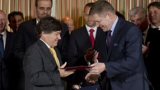 Slávnostný podpis zmluvy na výstavbu diaľnice D4 a rýchlostnej cesty R7