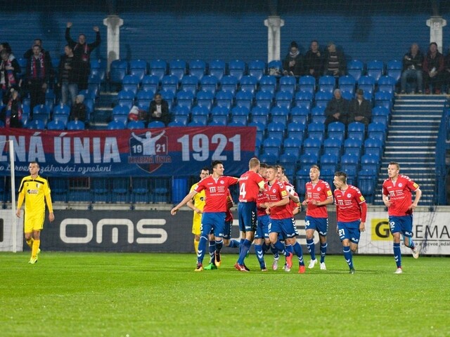 Slovan nerozhodne s Podbrezovou, Senica na jar bez víťazstva