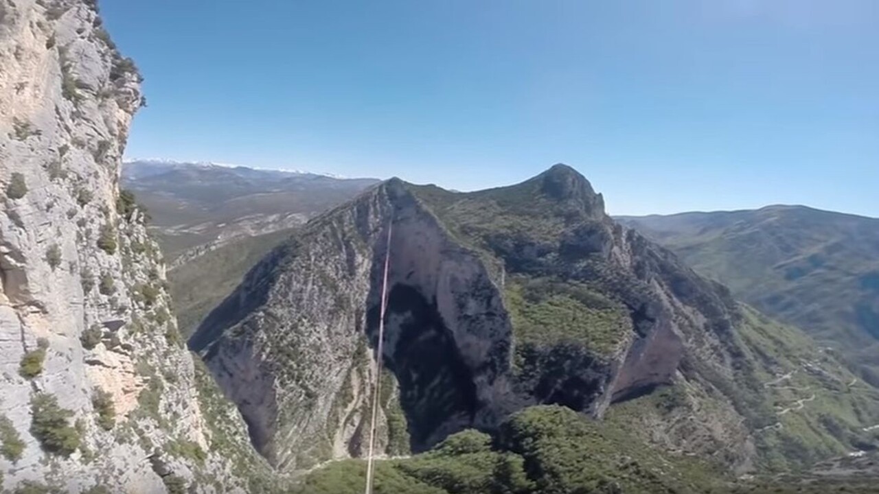 Čech prešiel po lane v neuveriteľnej výške, zlomil svetový rekord