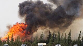 Kanadský požiar sa rozširuje, zasiahol susedný Saskatchewan