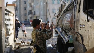 Pri samovražedných atentátoch v Jemene zahynuli desiatky ľudí